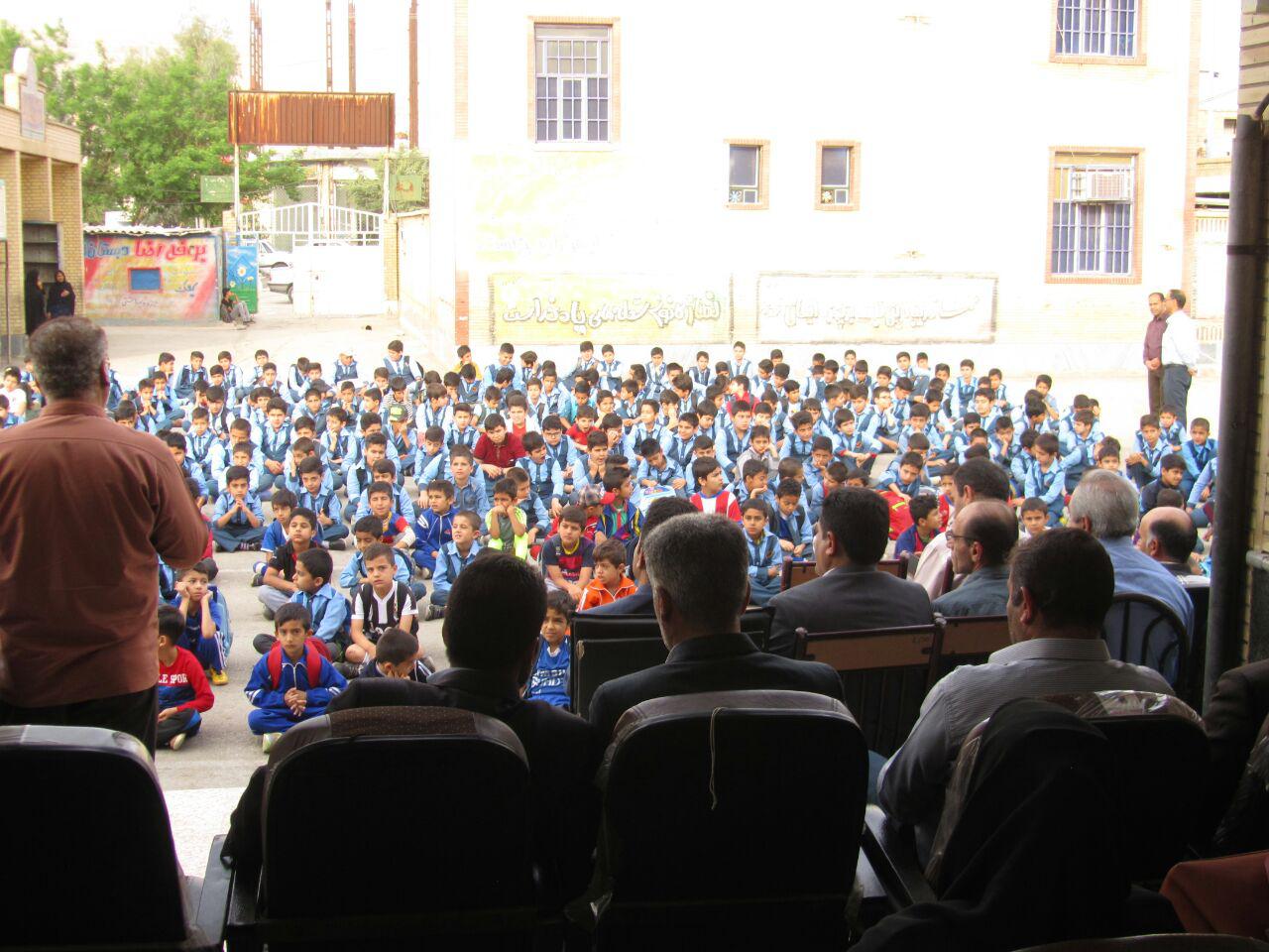 مراسم تجلیل از دانش آموزان شرکت کننده در جشنواره جابر ابن حیان دبستان سبحان برگزار شد