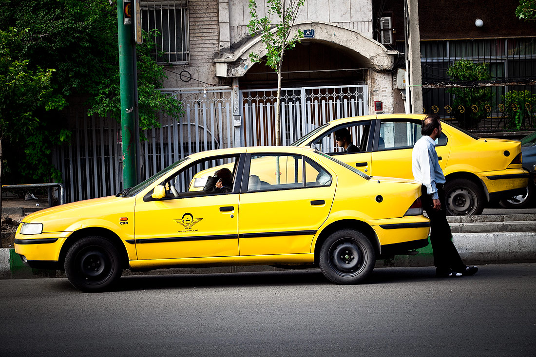 اقدام خودسر برخی از رانندگان تاکسی شهر ایذه در افزایش کرایه/حداقل به قانون مصوب خود پایبند باشید