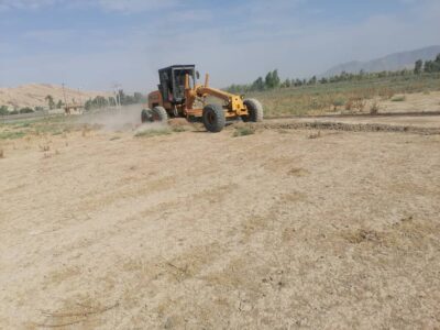 آغاز به کار احداث چمن در ورزشگاه کلدوزخ ایذه