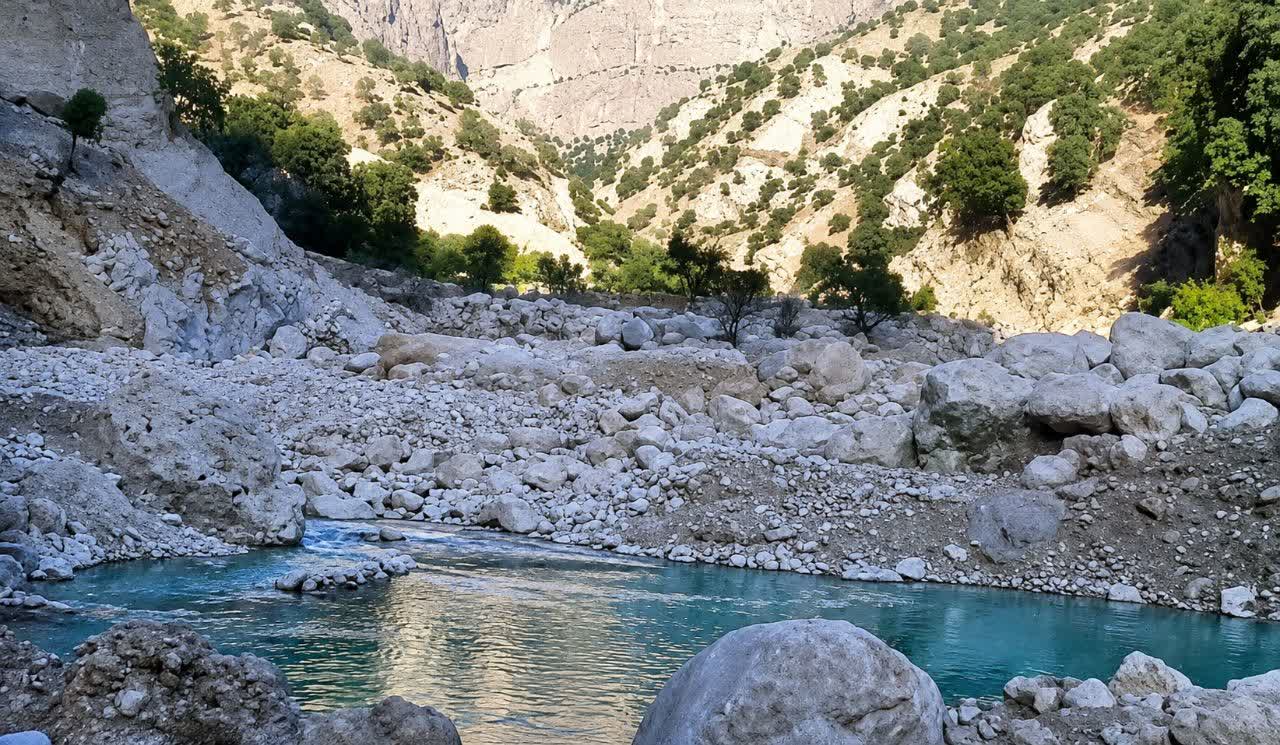 قفل سنگلاخ بر گلوی روستای دور افتاده «سید خدر» قفل سنگلاخ بر گلوی روستای دور افتاده «سید خدر»